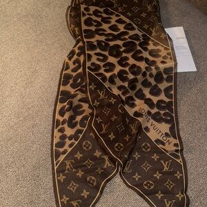 Women’s or men’s Silk Suprt large Louis Vuitton Monogram Brown and Gold Scarf